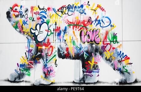 Eine fantastische Polar bear Graffiti an der Wand in der Mitte der Stadt von Longyearbyen Stockfoto