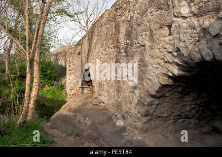 Bögen über den Creek der Mission Espada Aquädukt Stockfoto