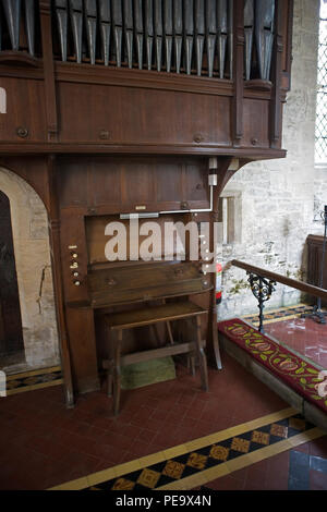 Alte hölzerne Kirche Orgel in St. Kenelm Kirche in Minster Lovell Stockfoto
