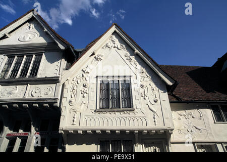 Pargeting auf dem ehemaligen Sun Inn, Church Street, Saffron Walden, Essex. Stockfoto