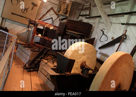 Alte Werkzeuge und Maschinen an Chippokes der Land- und Forstwirtschaft Museum, Virginia angezeigt Stockfoto