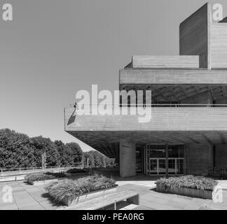 National Theater brutalist style konkrete Gebäude Teil der Londoner SouthBank, entworfen vom Architekten Denys Lasdun. Stockfoto