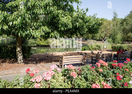 Barnes Village Green London UK Stockfoto