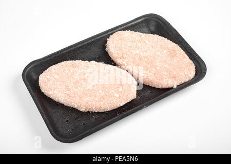 Rohes Hähnchen schnitzel im Paket. Auf einem weißen Hintergrund. Stockfoto