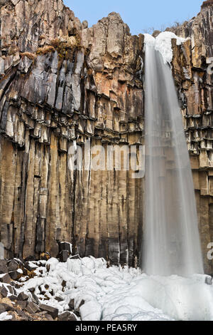 Svartifoss im Winter, Skaftafell National Park, Island Stockfoto