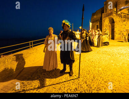 Pisticci (Italien) - Das mittelalterliche Fest in der Weißen Stadt in der Provinz Potenza, Region Basilicata. Hier die Parade in Periode Kleider mit den Outlaws Stockfoto