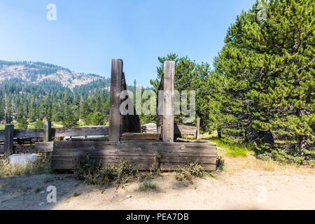 Ein Vieh Rutsche für Bereich Rinder am Adler Wiese im Stanislaus National Forest von Californias Sierra Nevada Stockfoto