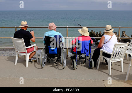 Zugang für Rollstuhlfahrer auf sheringham Promenade, North Norfolk, England Stockfoto