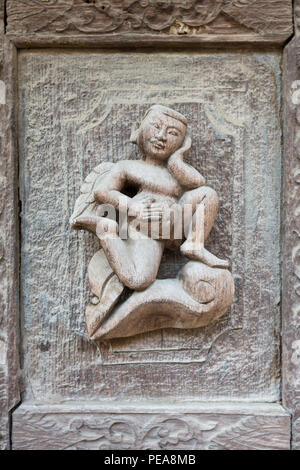 Detail der Holzschnitzereien im Kloster Shwenandaw Kyaung, Mandalay, Myanmar Stockfoto