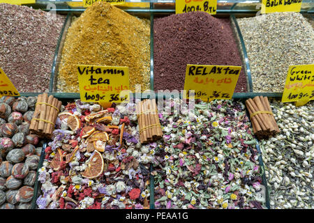 Gewürz und Tee Beeren in den türkischen Markt Stockfoto