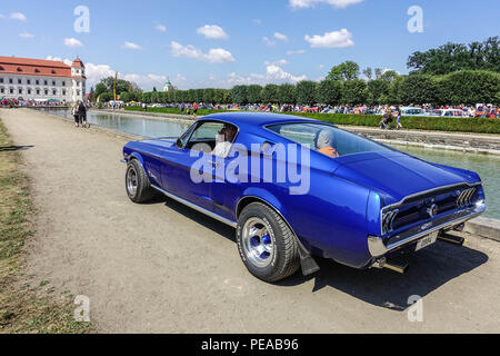 Ford Mustang GT 390, Holesov Schlossgarten, Mähren, Tschechien Stockfoto