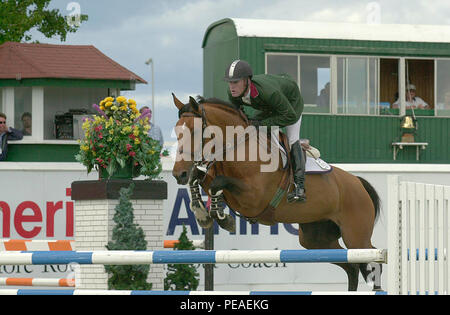 Kanada 1, Spruce Meadows Juni 2002, Raymond Texel (USA) Reiten Pershing Stockfoto