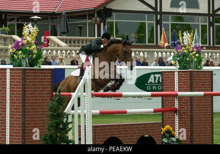 Kanada 1, Spruce Meadows Juni 2002, Raymond Texel (USA), Fleur Stockfoto