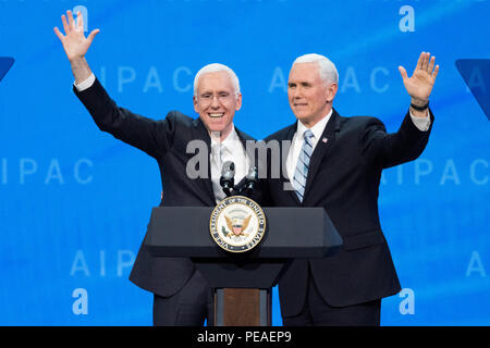 Mike Pence, Vizepräsident der Vereinigten Staaten, und Mort Fridman, AIPAC Präsident, Rede auf der AIPAC (American Israel Public Affairs Committee) P Stockfoto