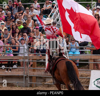 Die kanadische Cowgirls Präzision equestrian Show Team am 2018 Ram Rodeo Tour in Exeter, Ontario, Kanada durchführen. Stockfoto