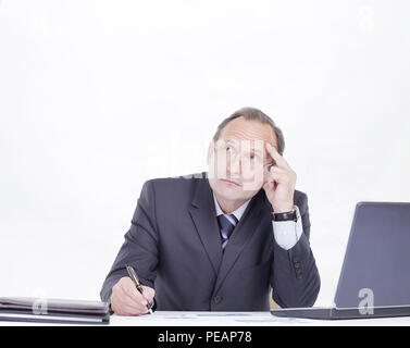 Bis zu schließen. Geschäftsmann Unterzeichnung ein Arbeitsdokument Stockfoto