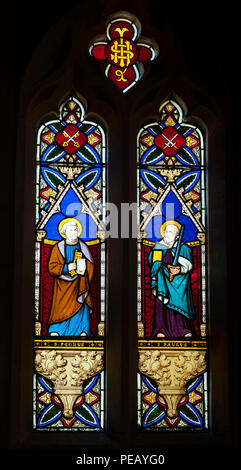 St. Peter und Paul Glasmalerei, Heilig-Kreuz-Kirche, Shipton-on-cherwell, Oxfordshire, England, Großbritannien Stockfoto