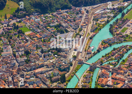 Interlaken, Schweiz - 7 August, 2018: Die Stadt von Interlaken ab Mt gesehen. Härter. Interlaken ist eine Stadt im Schweizer Kanton Bern, es ist eine Wir Stockfoto