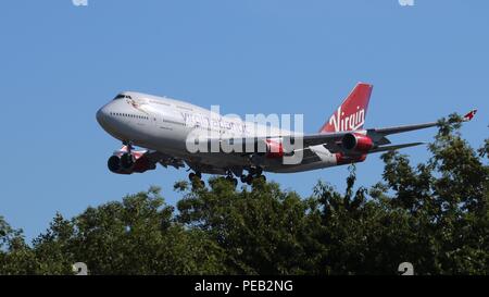 Virgin Atlantic B747-400 G-VGAL auf kurzen Finale für Start- und Landebahn 26L in London Gatwick, LGW EGKK am Samstag, den 11. August 201 Stockfoto