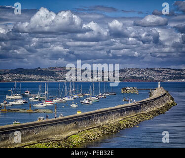 De - Devon: Hafen von Brixham und Breakwater Leuchtturm (HDR-Bild) Stockfoto