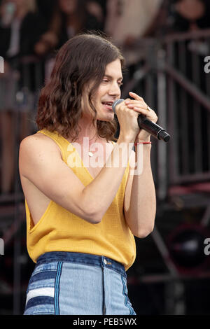 San Francisco, Kalifornien, USA. 12 Aug, 2018. BORNS (GARRETT BORNS) während Außerhalb landet Musik Festival im Golden Gate Park in San Francisco, Kalifornien Quelle: Daniel DeSlover/ZUMA Draht/Alamy leben Nachrichten Stockfoto
