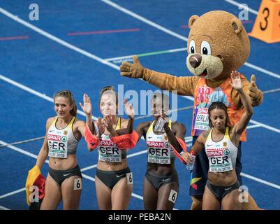 Team GER von links nach rechts Rebekka HAASE, Gina LUECKENKEMPER (LuÌckenkemper), Lisa Marie KWAYIE, Tatjana PINTO (alle Deutschland), 3.Platz, mit schwimmfluegel an den Armen (bet) abschließenden 4 x 100 m Frauen Relais auf 12.08.2018 Europäische Leichtathletik WM 2018 in Berlin/Deutschland vom 06.08. - 12.08.2018. | Verwendung weltweit Stockfoto
