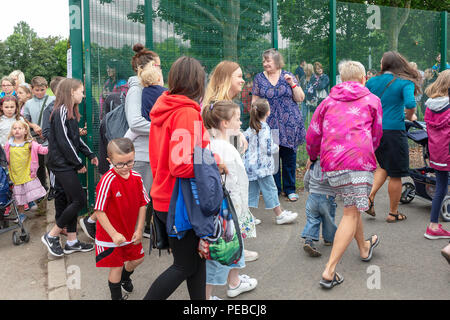 Latchford, Warrington, Großbritannien. 14. Aug 2018. 14. August 2018 - Der zweite Tag der Victoria Park erleben. VPX ist im elften Jahr und ist im Victoria Park, Latchford, Warrington, Cheshire jedes Jahr abgehalten. Jeden Dienstag im August die Tore für eine Vielzahl von Animationen für Kinder, die alle kostenlos Kredit: John Hopkins/Alamy leben Nachrichten Stockfoto