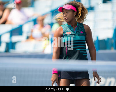 August 14, 2018 - Naomi Osaka in Japan in Aktion bei Ihrem auftaktspiel am Westlichen und Südlichen öffnen 2018 WTA Premier 5 Tennis Turnier. Cincinnati, Ohio, USA. 14. August 2018. Quelle: AFP 7/ZUMA Draht/Alamy leben Nachrichten Stockfoto