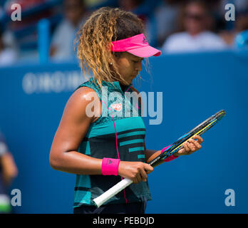 August 14, 2018 - Naomi Osaka in Japan in Aktion bei Ihrem auftaktspiel am Westlichen und Südlichen öffnen 2018 WTA Premier 5 Tennis Turnier. Cincinnati, Ohio, USA. 14. August 2018. Quelle: AFP 7/ZUMA Draht/Alamy leben Nachrichten Stockfoto