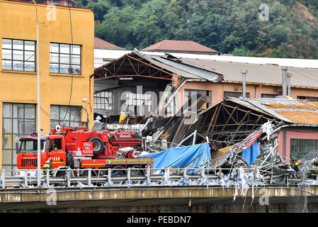 (180814) - Genua, Aug 14, 2018 (Xinhua) - Foto am 12.08.14, 2018 zeigt eine teilweise eingestürzten Brücke in Genua, Italien. In den 1960er Jahren erbaut, das Morandi Brücke ist eine wichtige Verbindung für die Hafenstadt Genua. (Xinhua / Alberto Lingria) (yg) (Foto von Xinhua/Sipa USA) Stockfoto