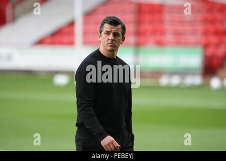 Crewe, Cheshire, UK. 14. August 2018. Fleetwood Stadt manager Joey Barton an der Schale Befestigung gegen Crewe Alexandra. Foto: Simon Newbury/Alamy leben Nachrichten Stockfoto