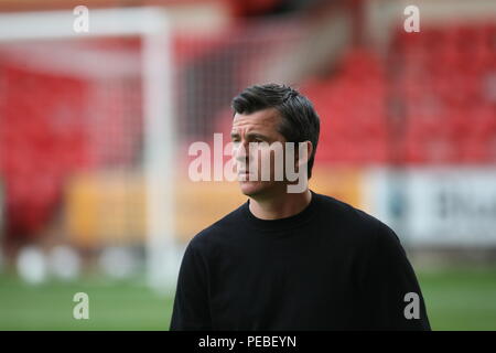 Crewe, Cheshire, UK. 14. August 2018. Fleetwood Stadt manager Joey Barton an der Schale Befestigung gegen Crewe Alexandra. Foto: Simon Newbury/Alamy leben Nachrichten Stockfoto