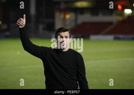 Crewe, Cheshire, UK. 14. August 2018. Fleetwood Stadt manager Joey Barton an der Schale Befestigung gegen Crewe Alexandra. Foto: Simon Newbury/Alamy leben Nachrichten Stockfoto