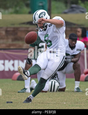 Landover, Vereinigten Staaten von Amerika. 13 Aug, 2018. New York Jets die Teilnahme an einem gemeinsamen Trainingslager Praxis mit den Washington Redskins an der Washington Redskins Bon Secours Schulungszentrum in Richmond, Virginia am Montag, 13. August 2018. Credit: Ron Sachs/CNP (Einschränkung: Keine New York oder New Jersey Zeitungen oder Zeitschriften innerhalb eines 75-Meilen-Radius von New York City) | Verwendung der weltweiten Kredit: dpa/Alamy leben Nachrichten Stockfoto