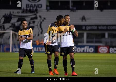 Campinas, Brasilien. 14 Aug, 2018. Alex Maranhão feiert die Criciúma Kugel während Ponte Preta vs Criciúma, ein Gleiches gilt für die 21. Runde der brasilianischen Meisterschaft Serie B werden Moisés Lucarelli Stadion in Campinas, São Paulo, am Dienstag Abend (14). Credit: Maycon Soldan/FotoArena/Alamy leben Nachrichten Stockfoto