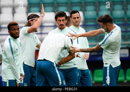 Tallinn, Estland. 14 Aug, 2018. Die Spieler von Atlético Madrid, nehmen Sie an einem Training im lillekula Stadion in Tallinn, Estland, Nov. 14, 2018. Der UEFA Super Cup Match zwischen Real Madrid und Atletico Madrid wird hier am 12.08.15. statt. Quelle: Xinhua Foto/Sergei Stepanov/Xinhua/Alamy leben Nachrichten Stockfoto