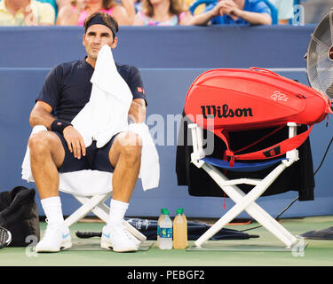 Mason, Ohio, USA. August 14, 2018: Roger Federer (SUI) während der Partie gegen Peter GojoWczyk (GER) Am westlichen Süden öffnen, Mason, Ohio, USA. Brent Clark/Alamy leben Nachrichten Stockfoto