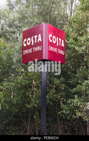 Costa Drive Thru Schild am Eingang von Rotary, Gosforth, Newcastle upon Tyne, Großbritannien Stockfoto