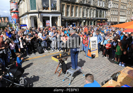 Darsteller für die Weltberühmten, jährliche Fringe 2018 auf der Royal Mile in Edinburgh, Schottland, Großbritannien Stockfoto