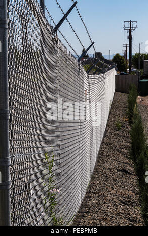 Länge der Generischen Chainlink Fence, USA Stockfoto