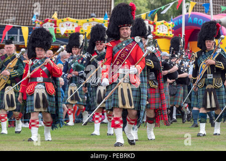 Ballater, Schottland - 09. August 2018: Pipe Bands in der Highland Games in Ballater, Schottland. Stockfoto