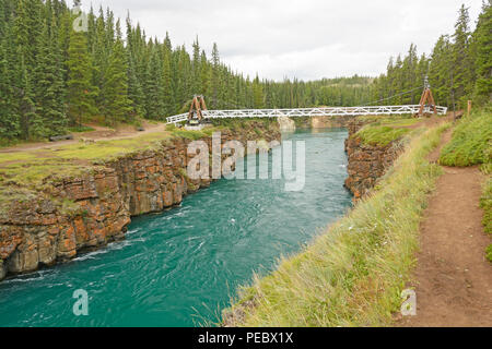 Fußgängerbrücke über Miles Canyon auf dem Yukon River in der Nähe von Whitehorse, Yukon Stockfoto