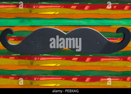 Happy Vatertag Konzept, Schnurrbart wooden Hintergrund Stockfoto