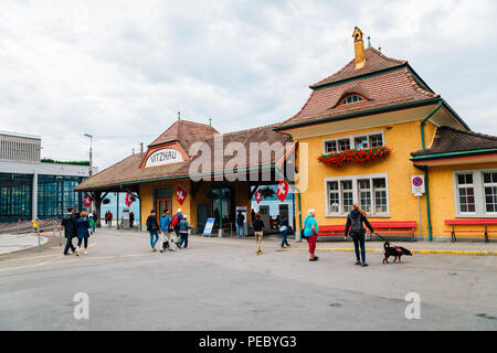 Vitznau, Schweiz - 20 August 2016: Vitznau Station in den Vierwaldstättersee Stockfoto