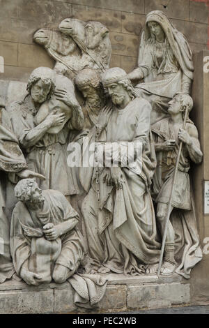 Beute und gefangenen von Abraham im Detail der ursprünglichen Marmor Hochrelief 'Melchizedek dargestellt trifft Abraham, nachdem er besiegt König Kedor-laomor von Elam in der Schlacht von Siddim" durch russische Bildhauer Alexander Loganovsky (1847-1849) aus der Kathedrale von Christus dem Erlöser, nun im Donskoi Kloster in Moskau, Russland. Stockfoto