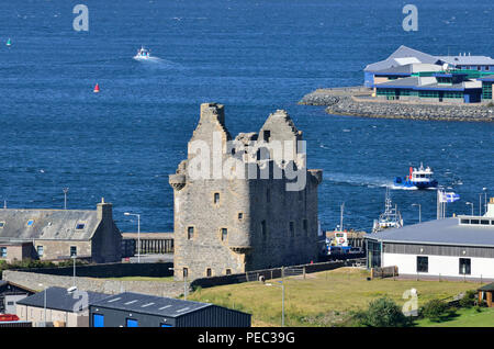 Scalloway Hafen und Burg, Scalloway, Festland, Shetlandinseln, Schottland, Großbritannien 180701 73755 Stockfoto