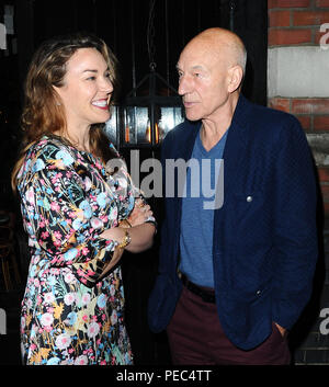 Sir Patrick Stewart und seine Frau Sunny Ozell gehen für Date Night Mit: Sonnige Ozell, Sir Patrick Stewart Wo: London, Großbritannien Wann: 13 Aug 2018 Quelle: WENN.com Stockfoto