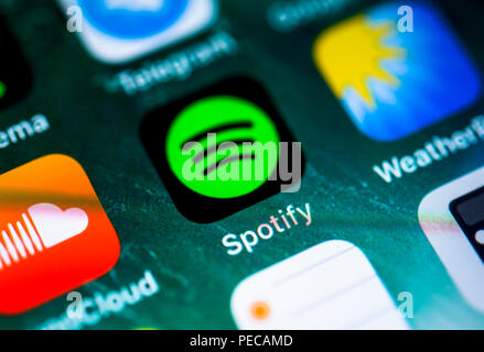 Spotify, Streaming von Musik, Symbol der App auf dem iPhone, iOS, Bildschirm, Display, Nahaufnahme, Detail, Deutschland Stockfoto