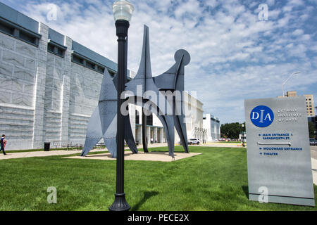 Ein Zeichen und Metall Skulptur auf die Gruppen der Detroit Institute of Arts, Detroit, Michigan, USA Stockfoto