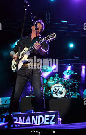 Die mexikanischen Rock Band Caifanes, mit Saul Hernadez und Sabo Romo in der Nacht auf ihrem Konzert in Hermosillo Sonora. Rock in Spanisch. Stockfoto